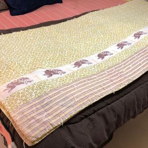 Elephant Hand-tied Comforter Quilt Good Condition